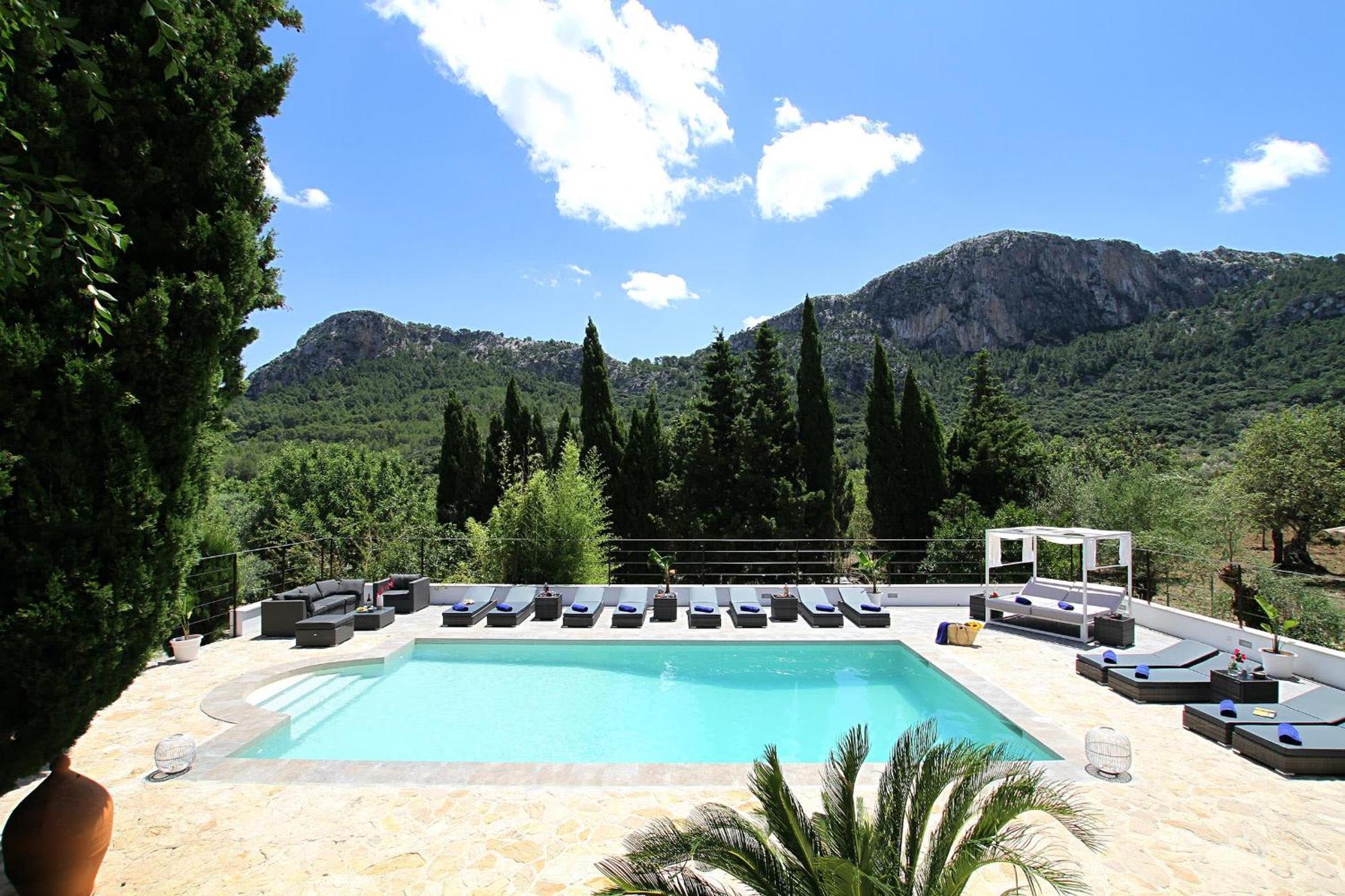Villa Country Lane Set In Hills